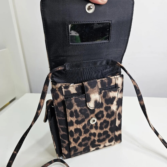 Leopard Print Crossbody Bag with Lots of Compartments - Picture 5 of 12